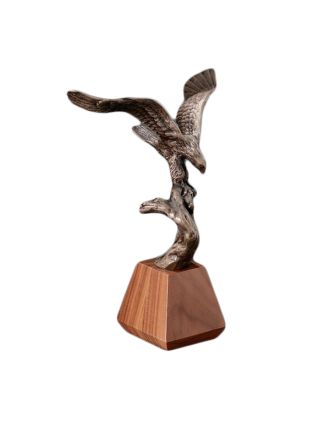 Eagle on walnut base statue - Focused!
