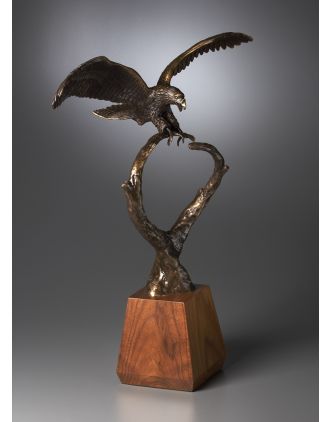 Eagle Statue - so magnificent 18"